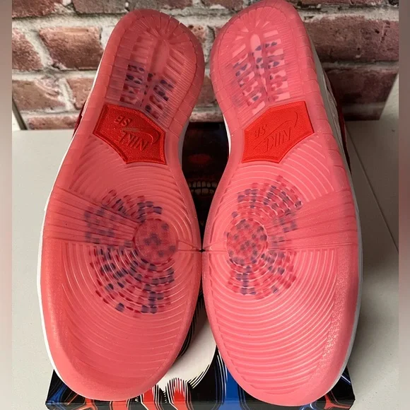 Nike Dunk Low SB StrangeLove - Picture 3 of 3